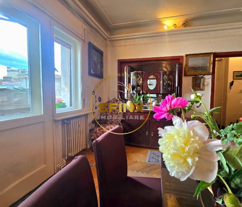 Magheru, apartament 4 camere, etajul 2, bloc interbelic fara risc,