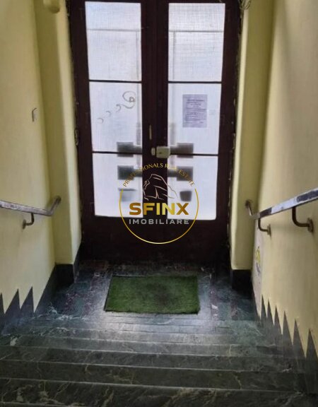 Magheru, apartament 4 camere, etajul 2, bloc interbelic fara risc,